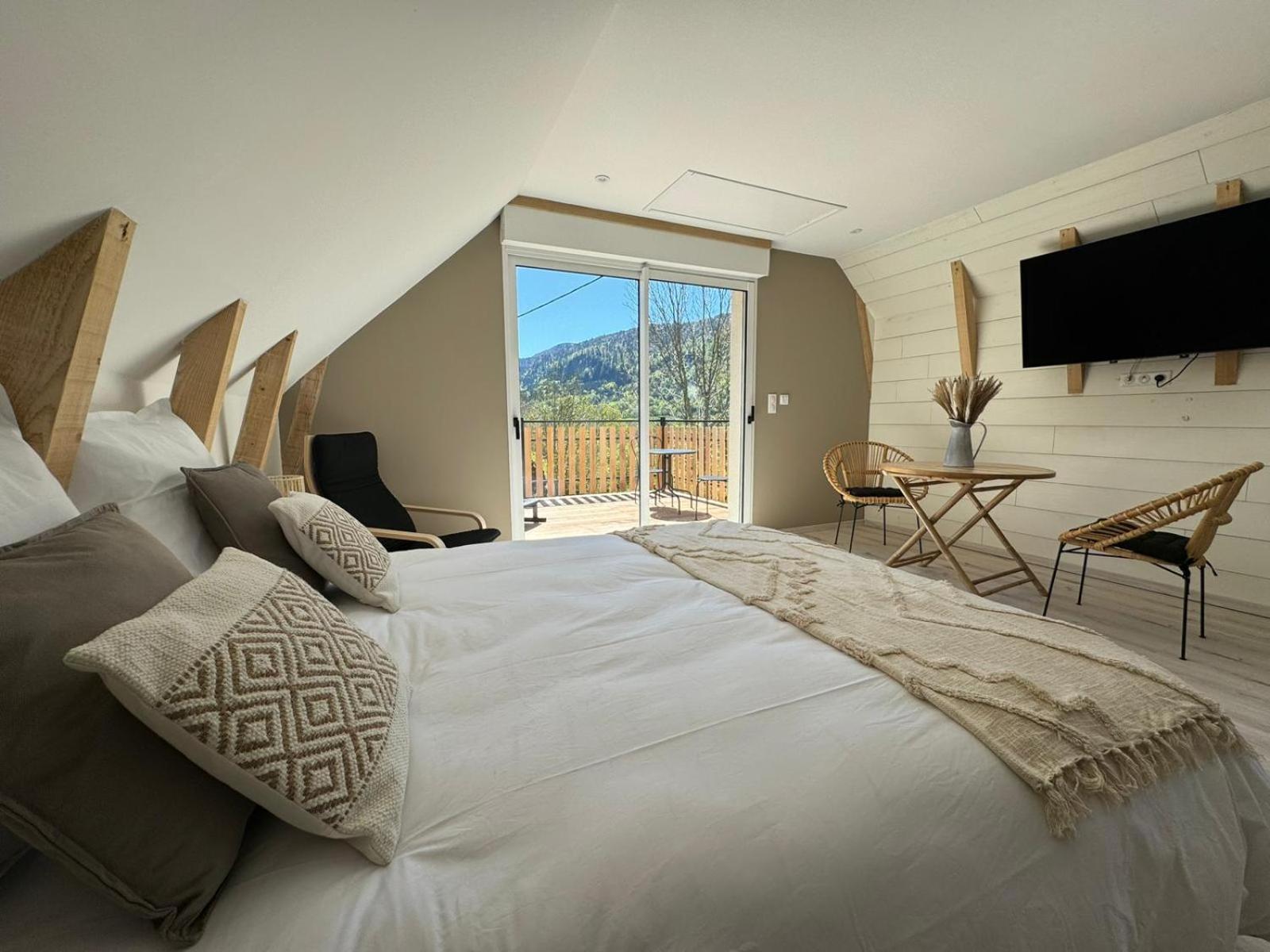 La Puy Mary Bed and Breakfast Le Falgoux Exteriör bild