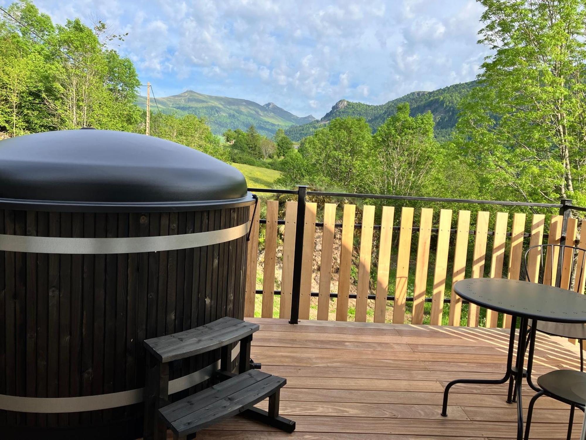 La Puy Mary Bed and Breakfast Le Falgoux Exteriör bild