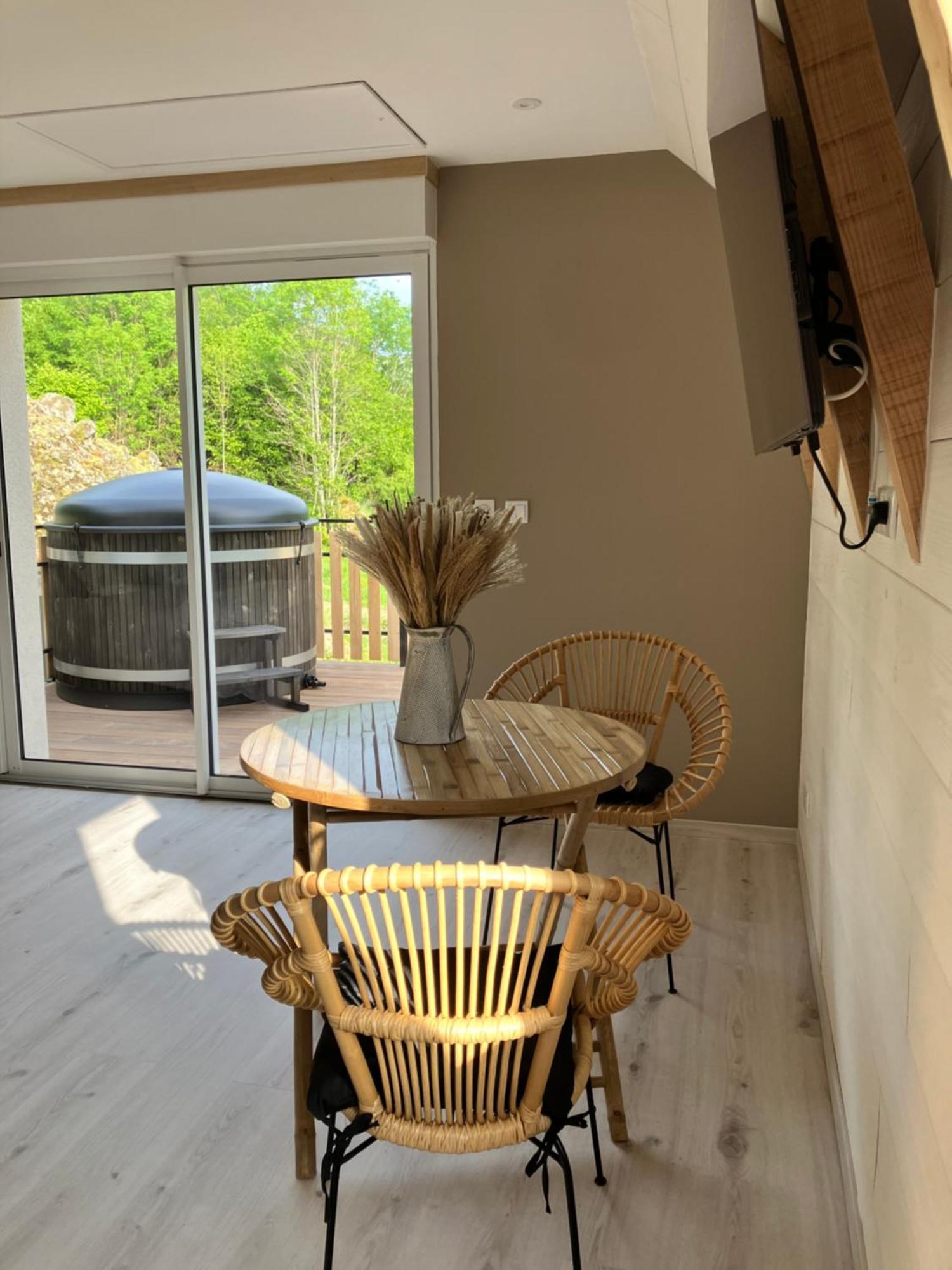 La Puy Mary Bed and Breakfast Le Falgoux Exteriör bild